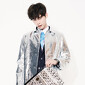 李鍾碩最近為品牌MCM代言2014年的春夏包款，拍攝了一系列的時尚照。