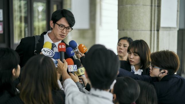 吳慷仁飾演的法扶律師爭議大