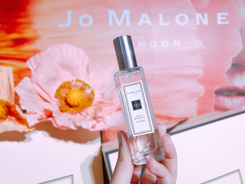 Jo Malone London 19常態新香水 罌粟花與大麥 現身 是在麥田中搖曳的嬰粟花 野玫瑰交織出的清新花香 Marie Claire 美麗佳人