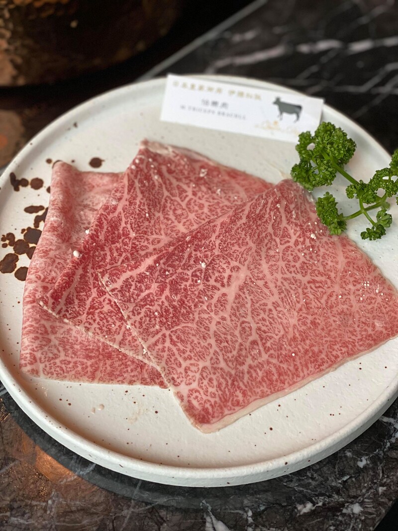 信義區美食 Beef King 貴婦級日本a5和牛麻辣鍋 肉食控的夢幻天堂 豪邁吃肉還能享受101美景 Marie Claire 美麗佳人