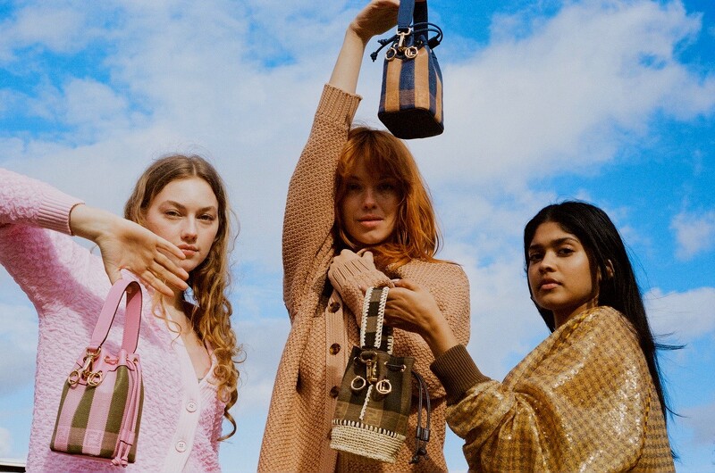 櫻花粉X抹茶綠(價格店洽);大地色系(NT$63,900)