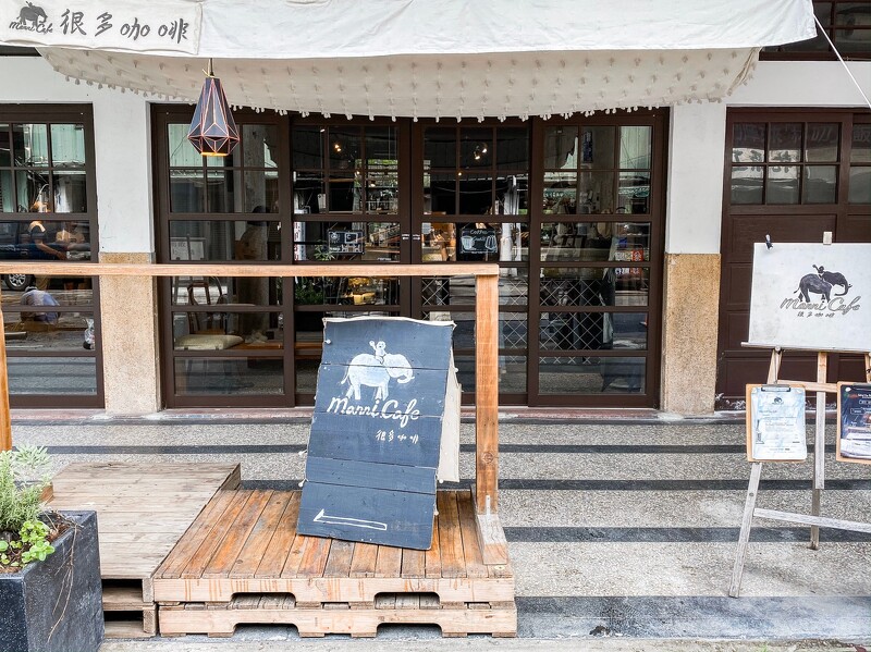 隱藏版劇場咖啡廳 台中manni Cafe很多咖啡重現紐約百老匯風格 結合了展演與咖啡餐酒 必吃美味司康 Marie Claire 美麗佳人