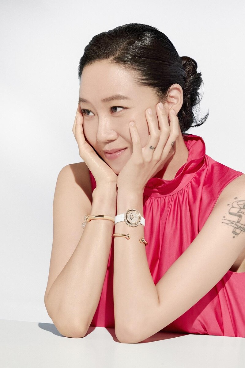 PIAGET Possession系列30週年限定作品:18K黃金雪花鑲嵌錶盤腕錶、Possession系列18K黃金鑽石手鐲(各鑲嵌30顆、182顆圓形明亮式切割美鑽)。