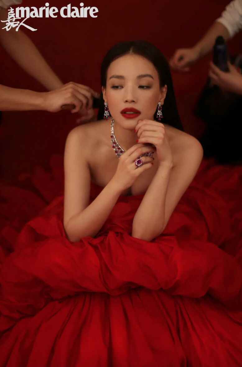 舒淇 舒淇，不受歸類的女神：「每個時代都會有好的一面，也有讓人遺憾和缺失的地方。」