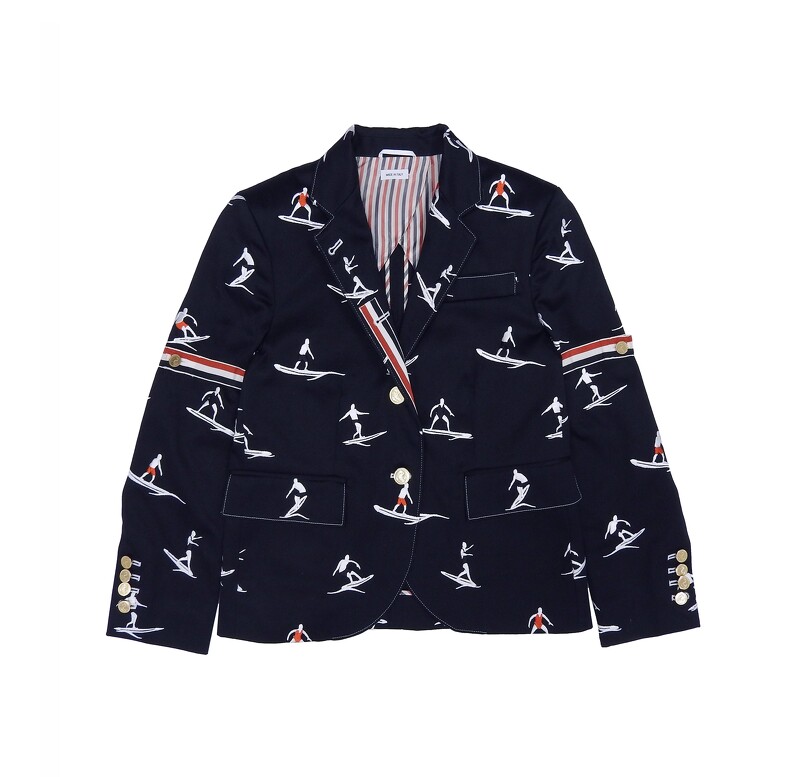 Thom Browne Resort 21 Women 深藍色衝浪者刺繡圖案金釦無結構西裝外套,售價NT$88,700