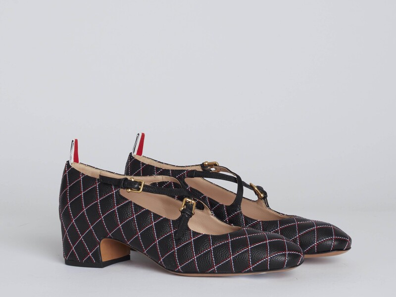 Thom Browne Resort 21 黑色小牛皮三色縫線瑪麗珍低跟鞋,售價NT$35,300