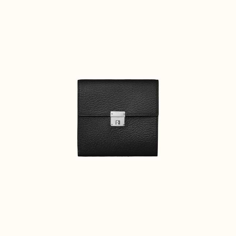 Clic 12系列皮夾,約NT74,500