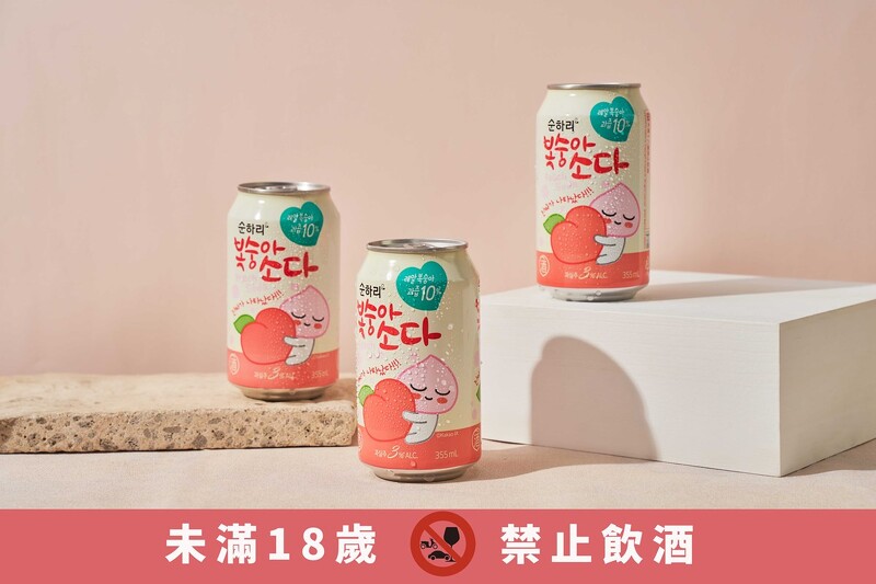 最萌水蜜桃沙瓦 初飲初樂kakao Apeach屁桃粉紅聯名款超萌回歸 以韓國燒酒為基底 打造少女系微醺酒款