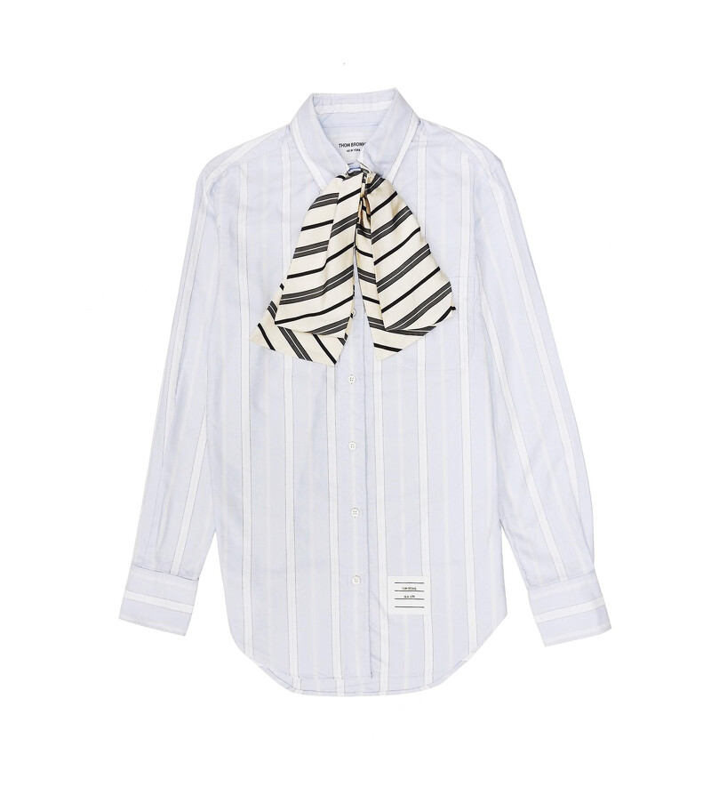 Thom Browne Resort 21 Women 藍白條紋附灰白條紋領巾弧形下擺牛津襯衫,售價NT$28,200