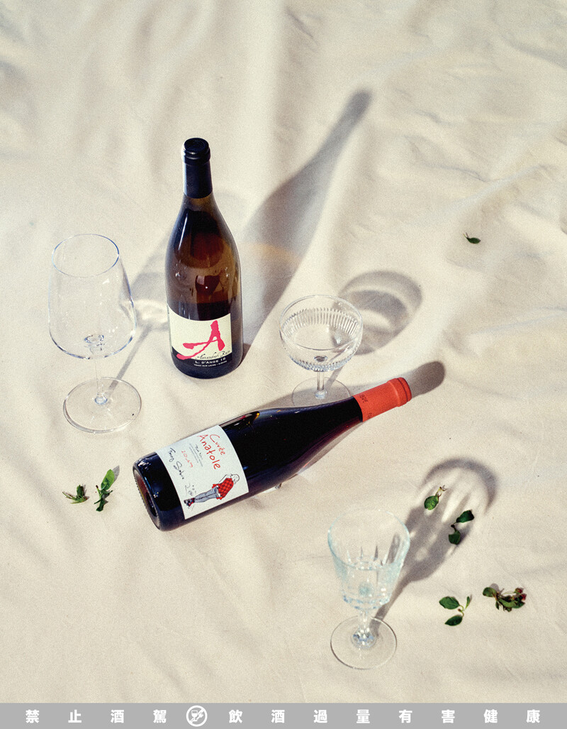 (上)VDF L. d'Ange 2016, Domaine Alexandre Bain 亞歷山大班恩酒莊天使。(下)Anatole Pinot noir IGP 2019, Domaine Fanny Sabre 凡妮酒莊布根地法式滾球女孩。