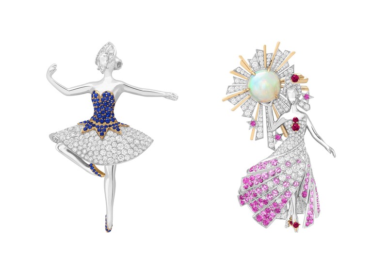左:Carlota ballerina胸針,白K金,黃K金,藍寶石,鑽石 右:Déesse Mercure胸針,白K金,黃K金,一顆5.10克拉凸圓形切割白色蛋白石,紅寶石,粉紅色藍寶石和鑽石