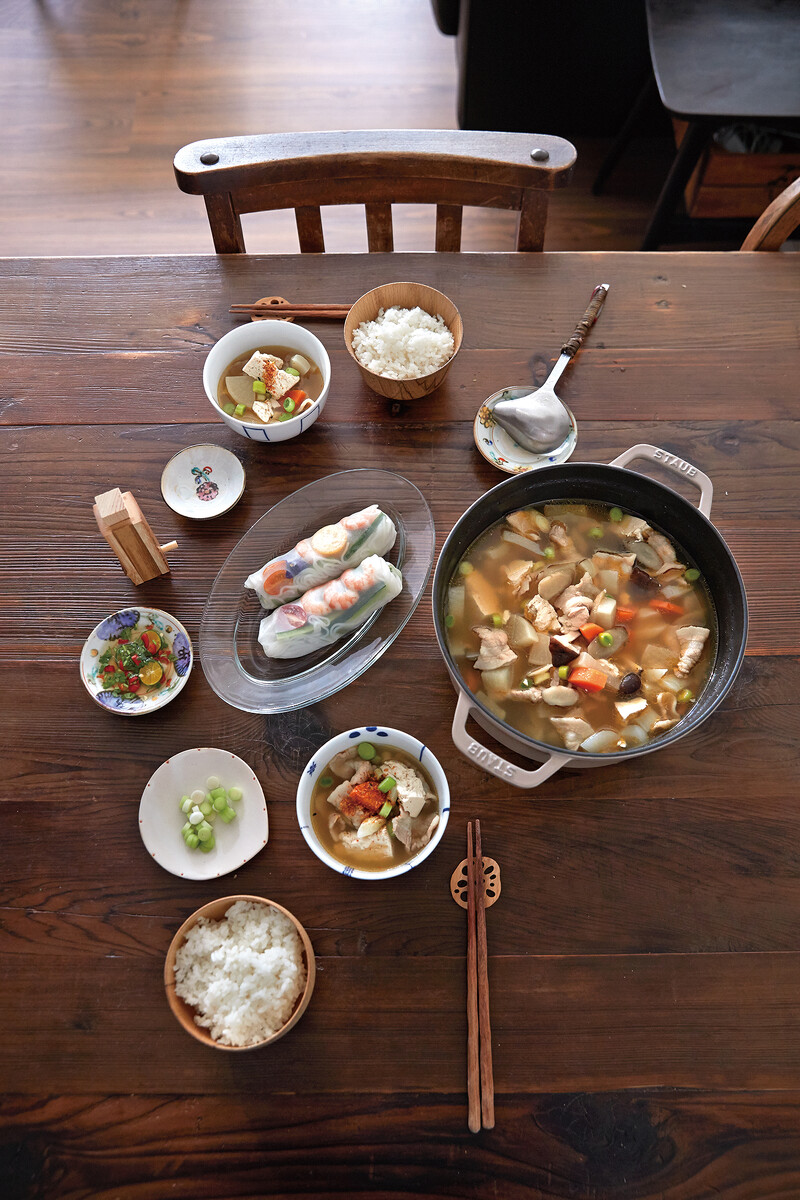拿手菜是豬肉味噌湯,跟家人假日去露營也常煮這道,且豬肉味噌湯跟咖哩一樣,就算放到隔天還是一樣好吃。