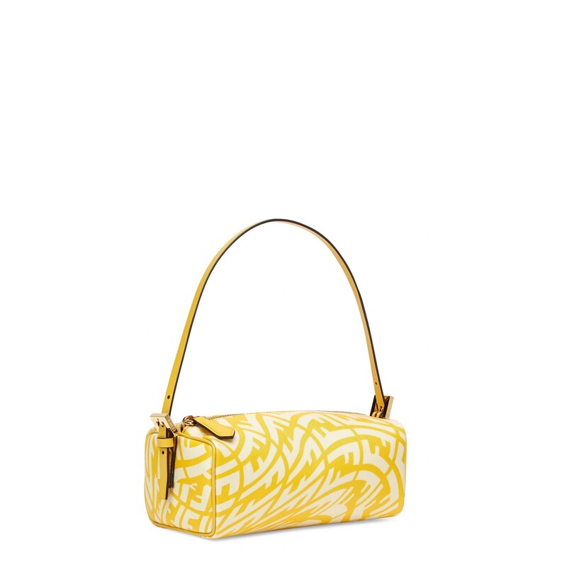 Fendi Vertigo系列造型腋下包,售價NT$39,000