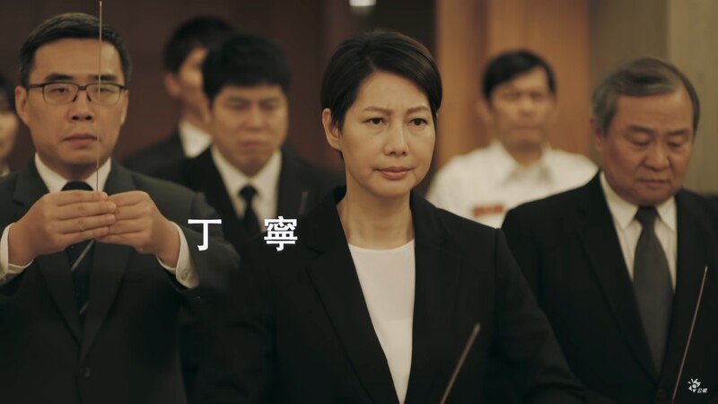 ▲▼片花中有市長(丁寧飾)上香、大虎(蘇達飾)疑似落淚的場面。(圖 / 翻攝自公視PTS臺灣 YouTube頻道)