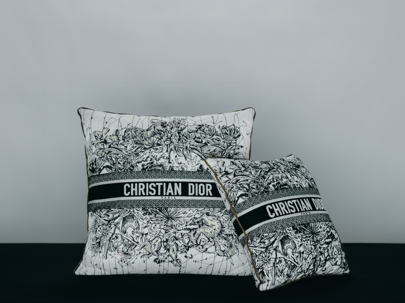 Dior Constellation花卉小型抱枕