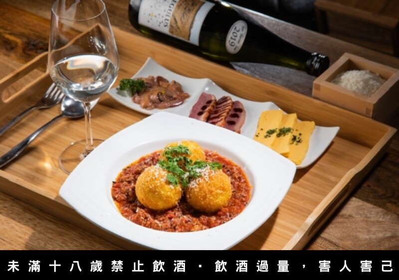 去年活動中的獺祭米定食的其中一款餐酒搭配,主食是炸飯球佐波隆那肉醬,搭配了來自新潟縣的阿部酒造,這系列的酒是以星空為命名,regulus 意思是獅子座。