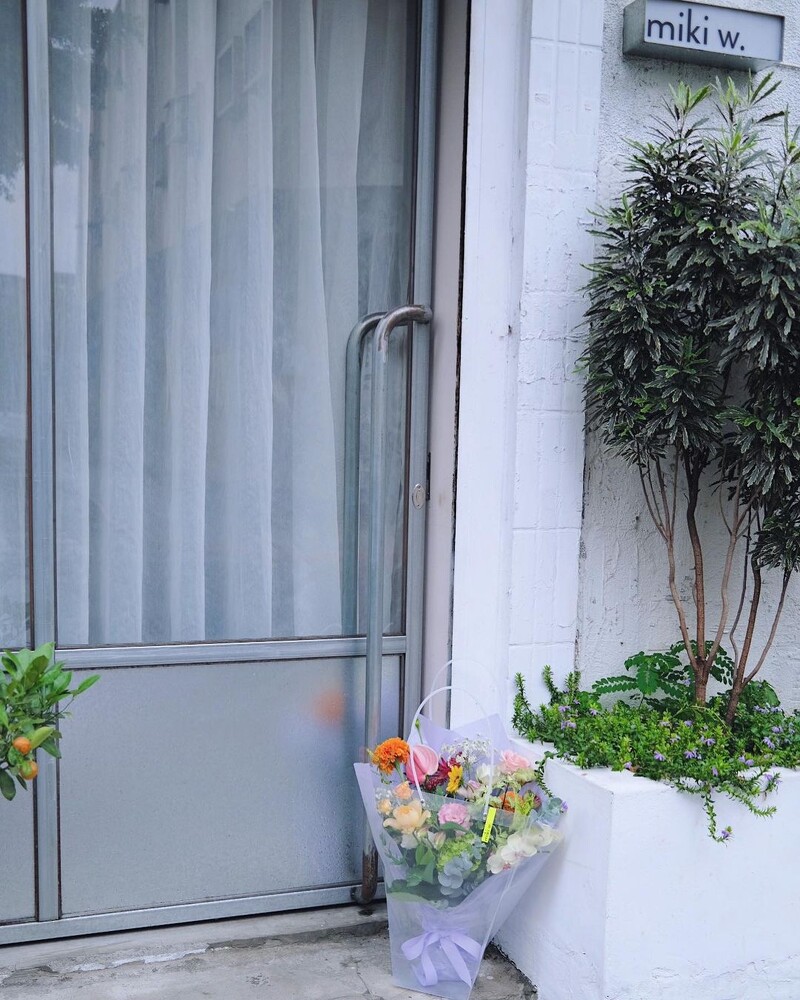 並有 stay with flowers 疫情期間花束宅配方案。