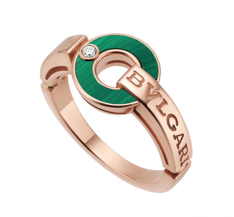 BVLGARI BVLGARI系列戒指,18K玫瑰金鑲嵌孔雀石與鑽石,參考售價NT72,300