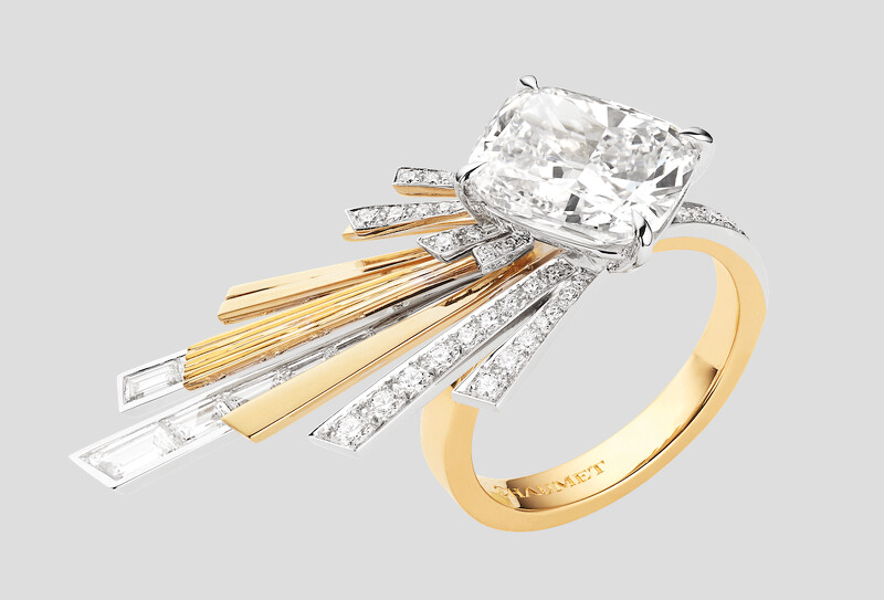 CHAUMET Nuages d'Or戒指 18K白金和18K黃金戒指,鑲嵌1顆重約 5.01 克拉D IF級枕形切割鑽石,以及明亮式切割鑽石。