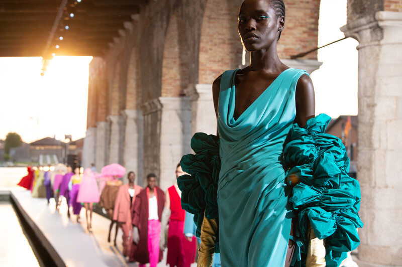 Valentino 2021秋冬高訂大秀