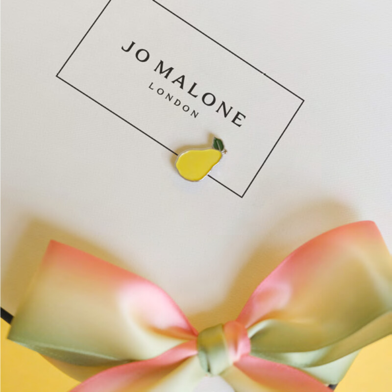 Jo Malone London限量英國梨與小蒼蘭別針限定包裝