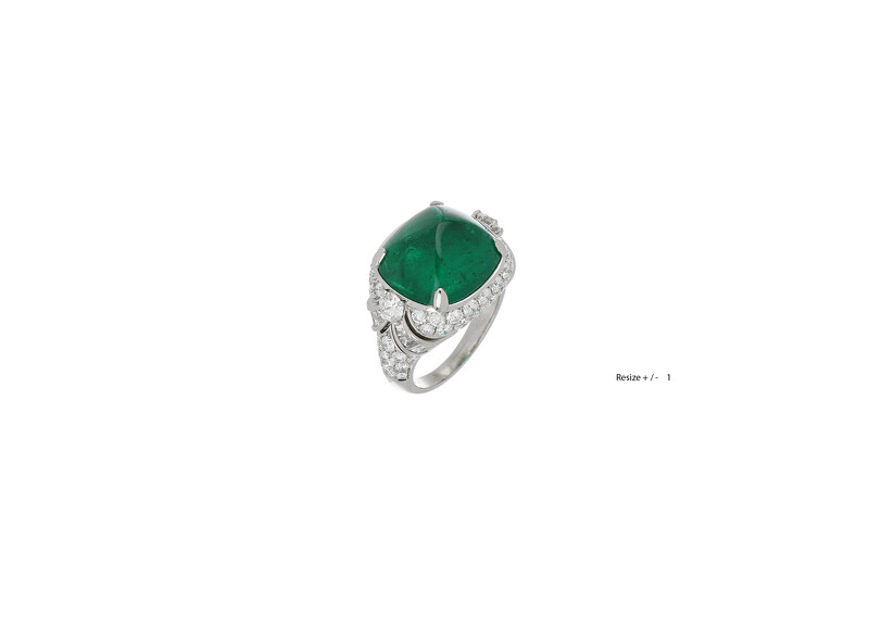 BVLGARI 頂級祖母綠與鑽石戒指——頂級鉑金戒指,鑲嵌1顆甜麵包山形切割哥倫比亞祖母綠(總重約11.29克拉)、16顆花式階梯式切割鑽石、2顆圓形明亮切割鑽石與密鑲鑽石(總重約2.59克拉)