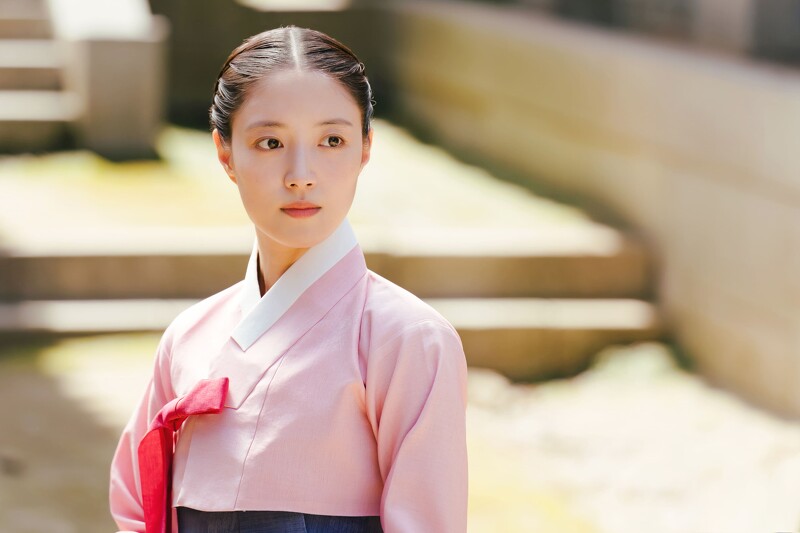 李世榮《衣袖紅鑲邊》古典恬雅形象有夠美