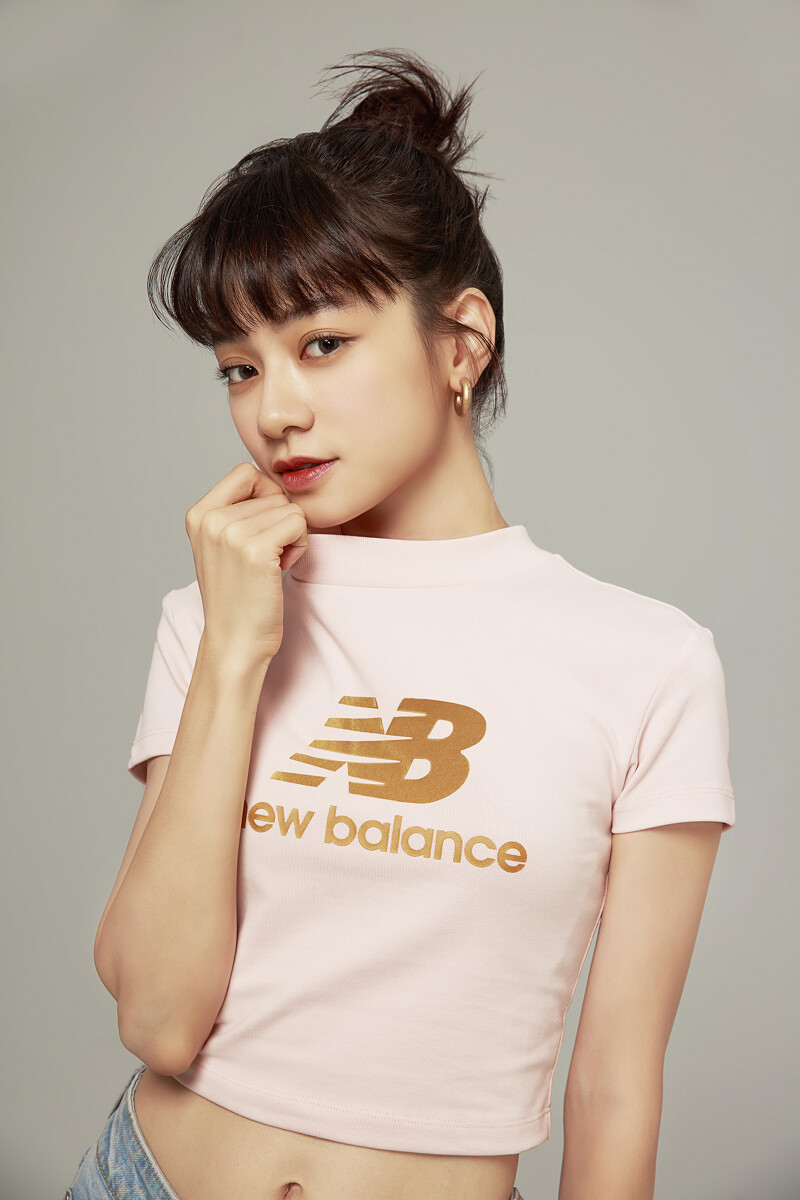 New Balance粉色高領短袖上衣,NT880