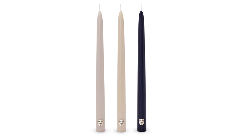diptyque 2021聖誕系列餐燭(左起為漿果、琥珀、炭木),NT980