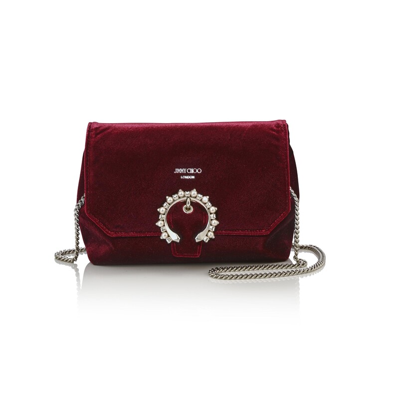 Jimmy Choo 酒紅鍊條包,NT40,800。