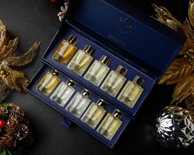 每年一推出絕對秒數完售的AROMATHERAPY ASSOCIATES 2021聖誕典藏芳療精油珠寶盒Ultimate Moments(經典沐浴油9ml*10入),NT3,500
