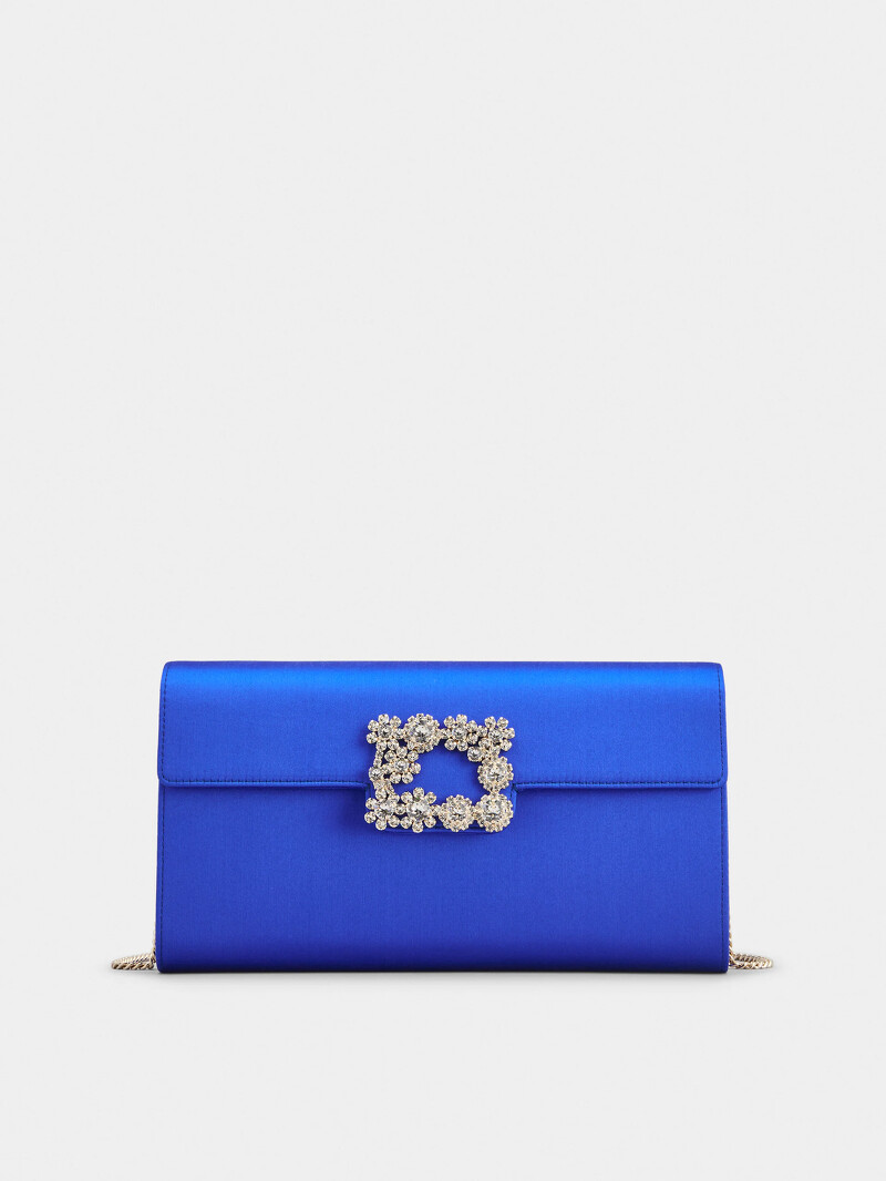 Roger Vivier Flower Strass 電光藍鑽扣手拿包,NT61,600。