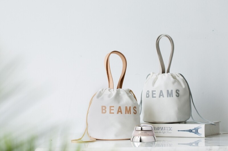 資生堂百優精純乳霜X日系潮牌BEAMS限量發行「超肌潮流束口包」。