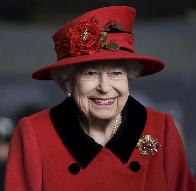 胸針穿搭高手是她!認識英國女王的經典收藏,搭配選擇也暗藏玄機