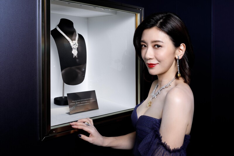 賈靜雯出席Tiffany 2022自然綺想高級珠寶展