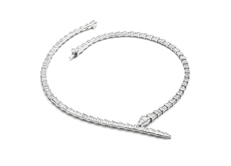 BVLGARI SERPENTI VIPER系列頂級鑽石項鍊 頂級白K金項鍊,鑲嵌218顆梯形切割鑽石(E-G VVS-VS總重約13.55克拉)。
