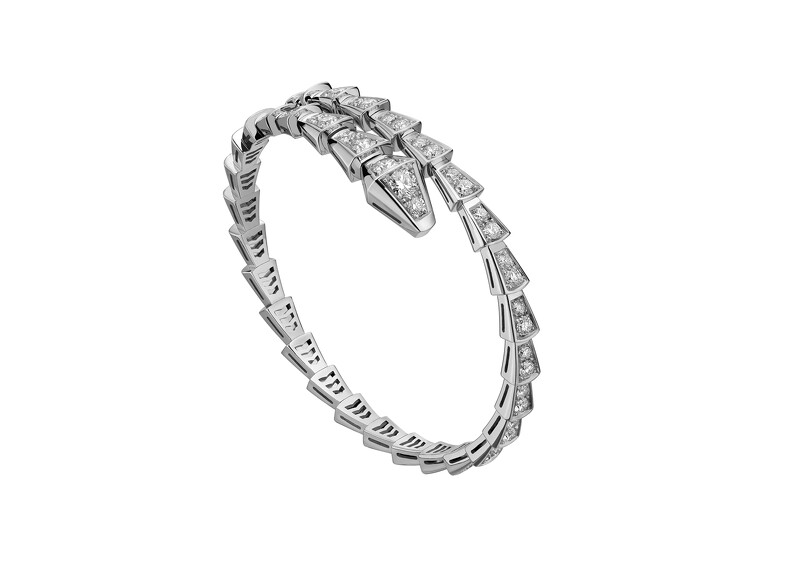 BVLGARI Serpenti系列單圈鑽石手環 單圈白K金手環,鑲嵌62顆圓形明亮切割密鑲鑽石(總重約2.80克拉)。