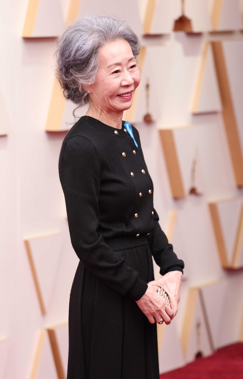 2022奧斯卡紅毯珠寶穿搭造型:尹汝貞(Yuh-Jung Youn)