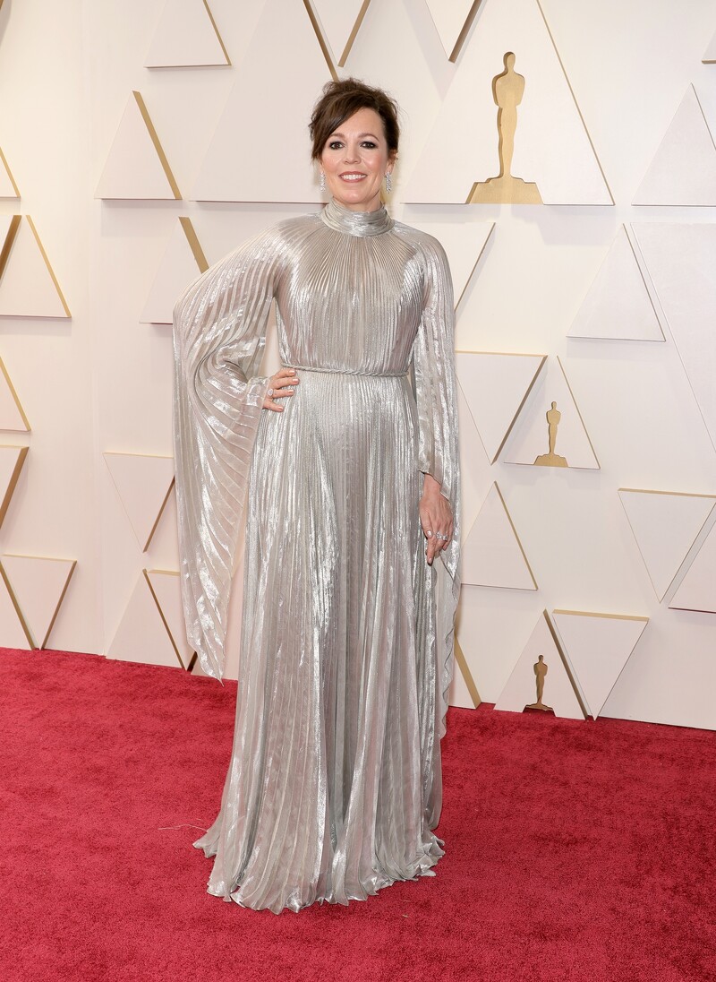 2022奧斯卡紅毯珠寶穿搭造型:奧莉薇雅柯爾曼(Olivia Colman)