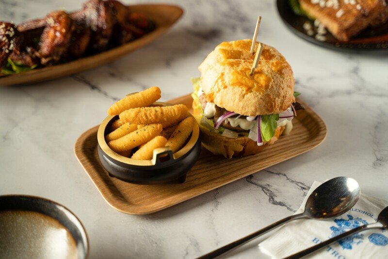 特色餐點「蒼蠅叔的刈包」。