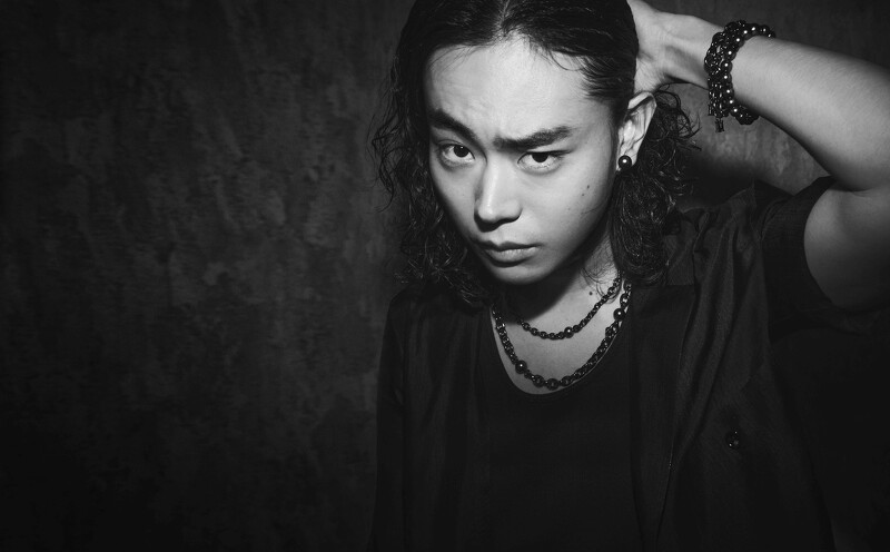 Mikimoto黑色珍珠+黑銠塗層的全新Passionior系列珠寶，由日本奧斯卡影帝菅田將暉演繹的形象廣告