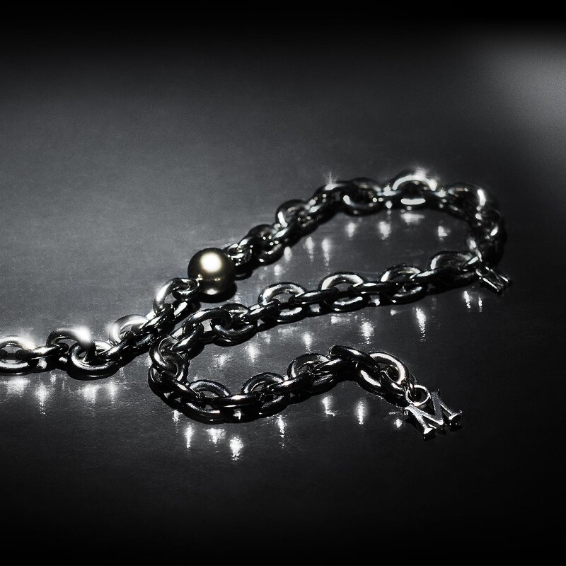 Mikimoto黑色珍珠+黑銠塗層的全新Passionior系列珠寶