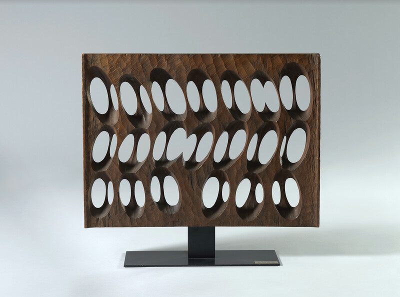 Tomonori TOYOFUKU, “The Work ‘77”, 1977, Mahogany, 50 x 67.5 x 5.8 cm. Image courtesy of Mizoe Art Gallery