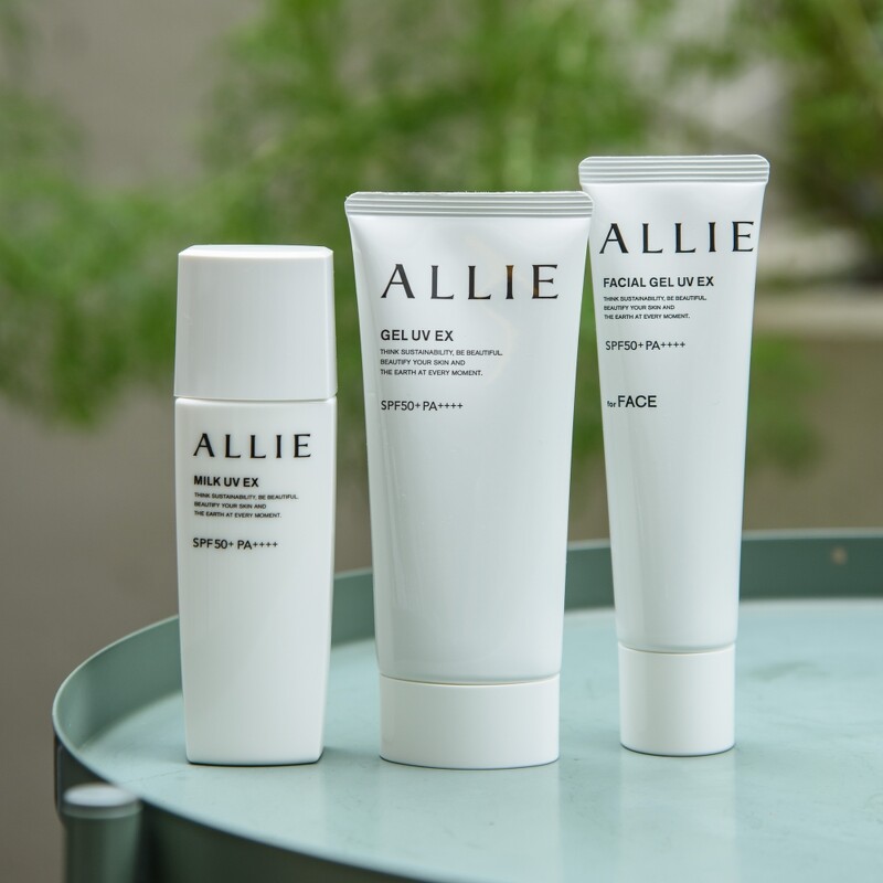 ALLIE經典必備款(左起)持采UV高效防曬乳EX60ml,NT850、持采UV高效防曬水凝乳EX 90g,NT850、持采UV高效防曬亮顏飾底乳EX 60g,NT850。
