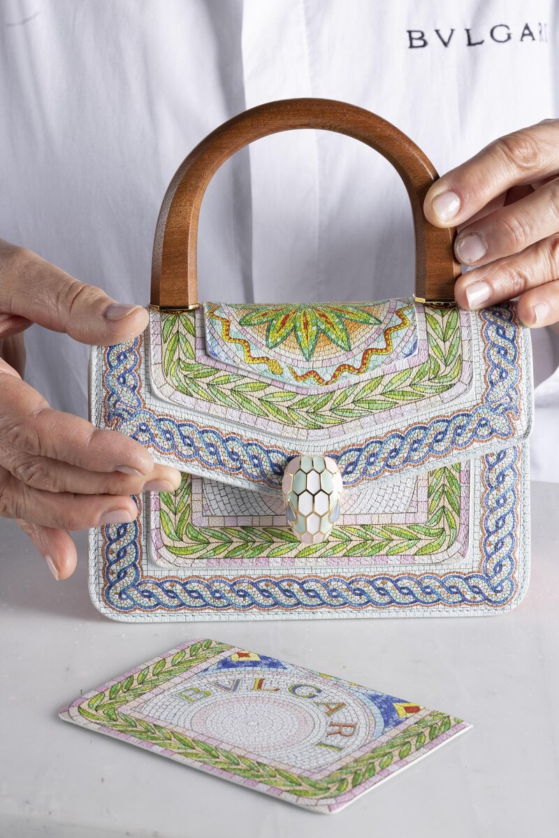 Serpenti Forever小牛皮手提包,NT$91,000