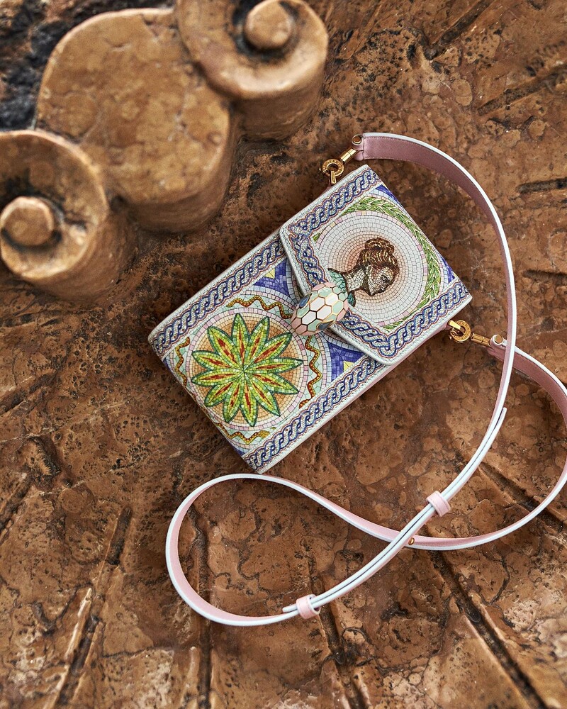 Serpenti Forever小牛皮直式肩背包,NT$47,300