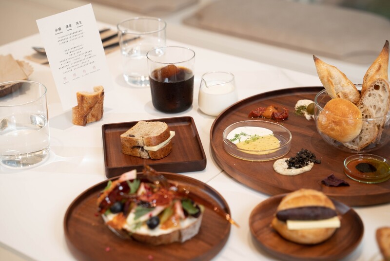 此次 Moon Baking Studio 將總是被當成早餐或點心的麵包,轉換設計成為主餐。