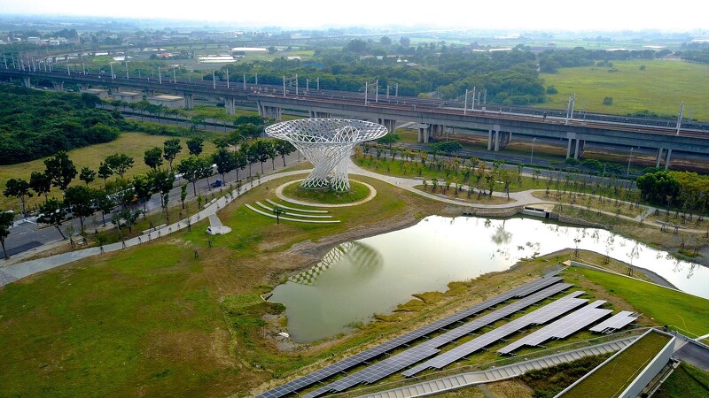 ▲廣泛運用於綠能科技示範場域內的太陽能板,也會供應園區內使用的電力。(圖/工業技術研究院提供)