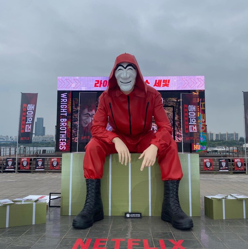《紙房子:韓國篇》巨型強盜團人形