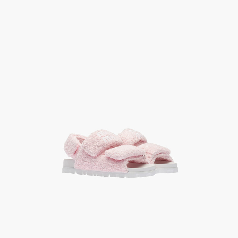 MIUMIU 毛圈紗涼鞋,NT30,500。